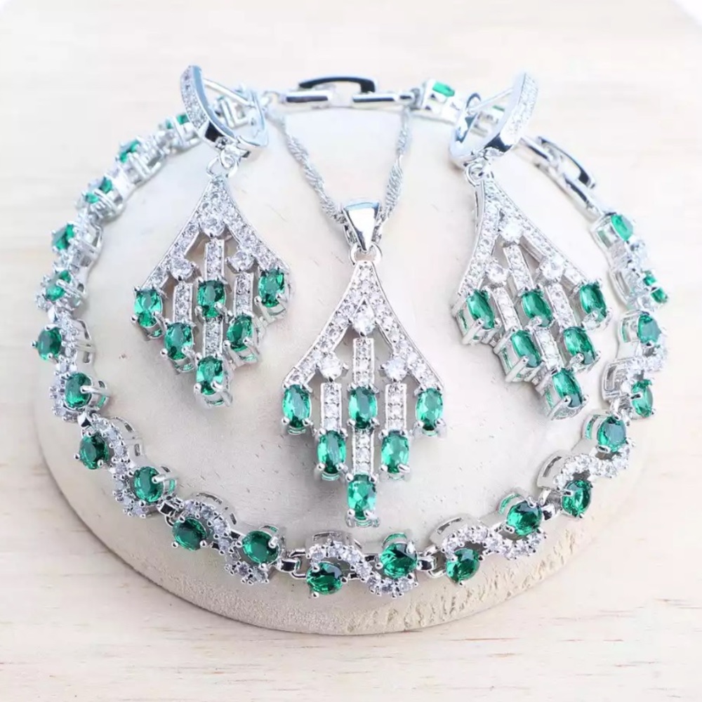 .925 Sterling Silver Emerald Green Stone set ✨Necklace⚡️Earrings 👊🏻Bracelet